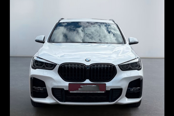 BMW X1 xDrive25e M-SPORT ** BRUIN LEDER, PANORAMA, TREKH, ADAPT. LED & CRUISE, 19-inch LMV ** UNFALLFREI ** ** INFORMEER OOK NAAR ONZE AANTREKKELIJKE FINANCIAL-LEASE TARIEVEN **