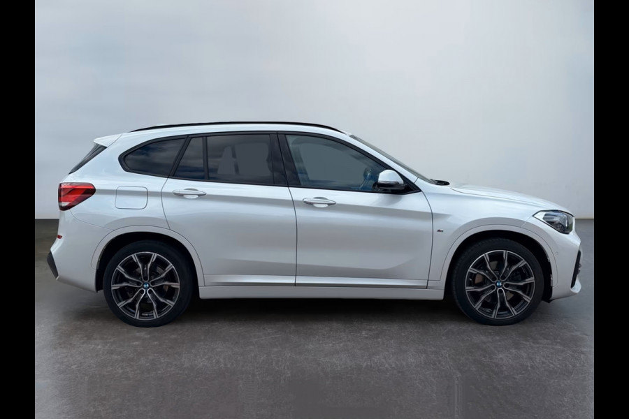 BMW X1 xDrive25e M-SPORT ** BRUIN LEDER, PANORAMA, TREKH, ADAPT. LED & CRUISE, 19-inch LMV ** UNFALLFREI ** ** INFORMEER OOK NAAR ONZE AANTREKKELIJKE FINANCIAL-LEASE TARIEVEN **