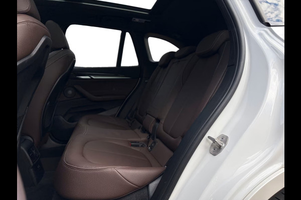 BMW X1 xDrive25e M-SPORT ** BRUIN LEDER, PANORAMA, TREKH, ADAPT. LED & CRUISE, 19-inch LMV ** UNFALLFREI ** ** INFORMEER OOK NAAR ONZE AANTREKKELIJKE FINANCIAL-LEASE TARIEVEN **
