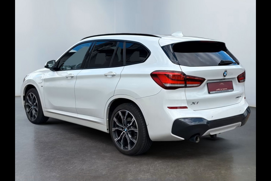 BMW X1 xDrive25e M-SPORT ** BRUIN LEDER, PANORAMA, TREKH, ADAPT. LED & CRUISE, 19-inch LMV ** UNFALLFREI ** ** INFORMEER OOK NAAR ONZE AANTREKKELIJKE FINANCIAL-LEASE TARIEVEN **