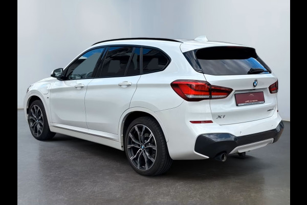 BMW X1 xDrive25e M-SPORT ** BRUIN LEDER, PANORAMA, TREKH, ADAPT. LED & CRUISE, 19-inch LMV ** UNFALLFREI ** ** INFORMEER OOK NAAR ONZE AANTREKKELIJKE FINANCIAL-LEASE TARIEVEN **