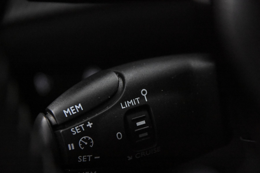 Peugeot 2008 1.5 BlueHDi Style *1ste Eigenaar*Navigatie*Trekhaak*