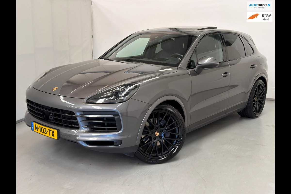 Porsche Cayenne 3.0 E-Hybrid / Pano / Sport Chrono / 22" Turbo Velgen