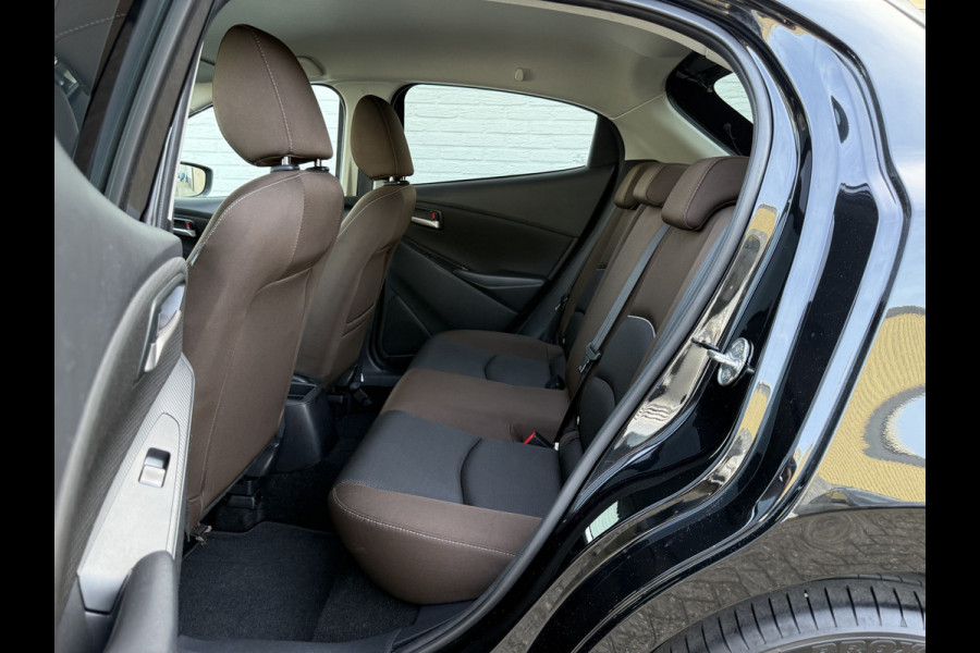 Mazda 2 1.5 Skyactiv-G Luxury | CarPlay | Camera | Dodehoek | LED | DAB+