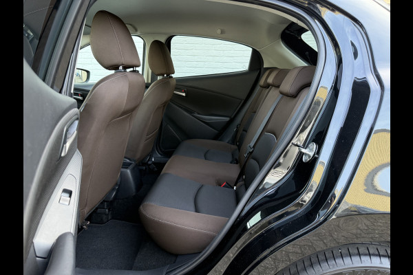 Mazda 2 1.5 Skyactiv-G Luxury | CarPlay | Camera | Dodehoek | LED | DAB+