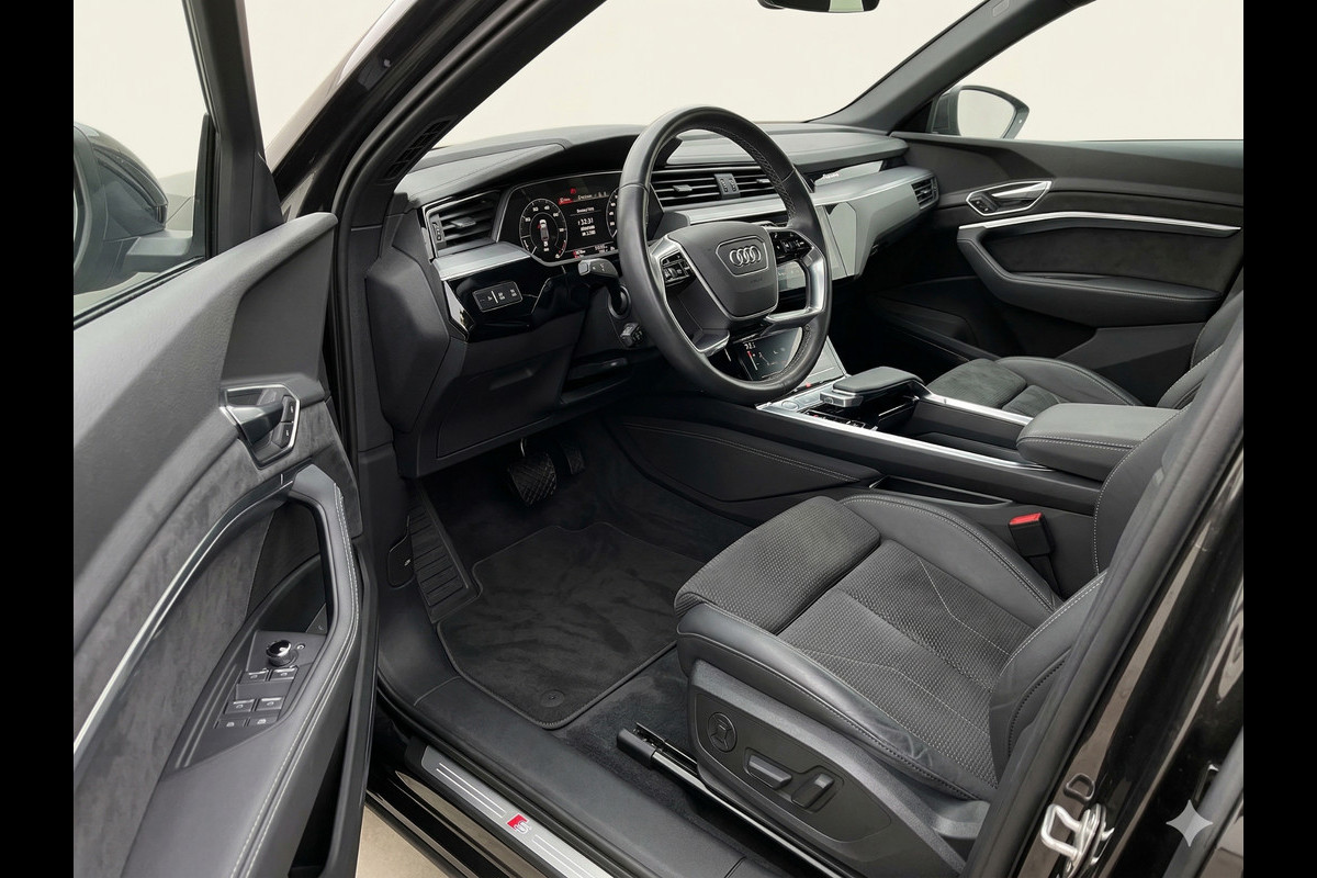 Audi e-tron 55 quattro S edition 95 kWh 408 pk | Navigatie | Panoramadak | Parkeersensoren | Stoelverwarming | Elektr. voorstoelen | Lichtmetalen velgen 21" | S-Line |