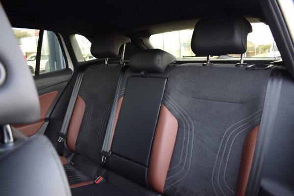 Volkswagen ID.4 Pure 52 kWh | Matrix | Stuur- en Stoelverw. | Camera | Sportstoelen