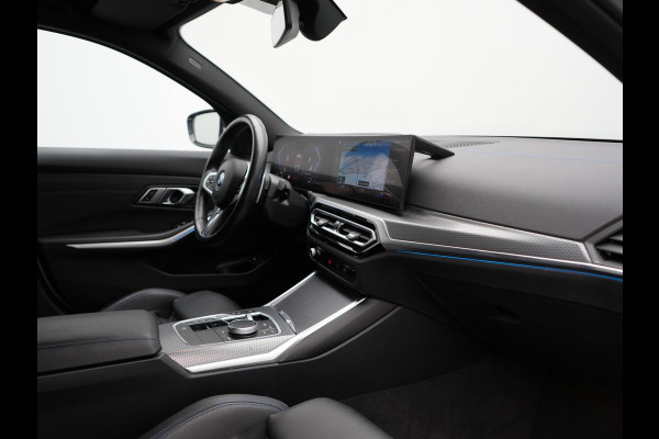 BMW 3 Serie Touring 330e M Sport PHEV 293pk Dealer O.H. NIEUW MODEL | Adaptive Cruise | Head Up | Camera | Lederen Competition Stoelen Memory & Verwarmd | Sfeerverlichting | Stuur Verwarmd | Keyless | Blis | Apple Carplay | Plug In Hybrid |