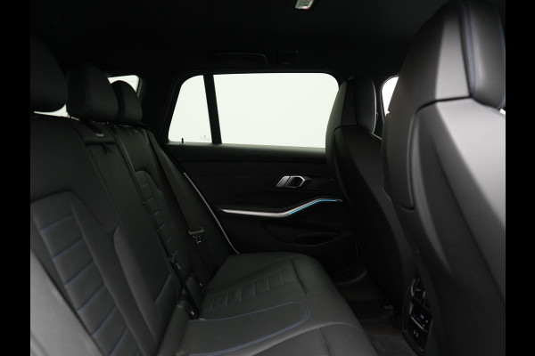 BMW 3 Serie Touring 330e M Sport PHEV 293pk Dealer O.H. NIEUW MODEL | Adaptive Cruise | Head Up | Camera | Lederen Competition Stoelen Memory & Verwarmd | Sfeerverlichting | Stuur Verwarmd | Keyless | Blis | Apple Carplay | Plug In Hybrid |