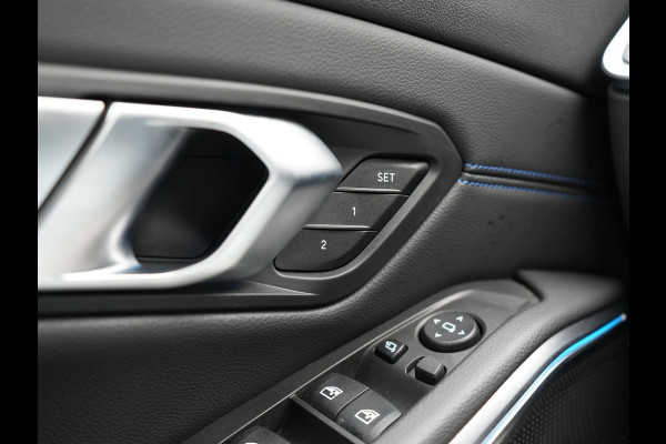 BMW 3 Serie Touring 330e M Sport PHEV 293pk Dealer O.H. NIEUW MODEL | Adaptive Cruise | Head Up | Camera | Lederen Competition Stoelen Memory & Verwarmd | Sfeerverlichting | Stuur Verwarmd | Keyless | Blis | Apple Carplay | Plug In Hybrid |