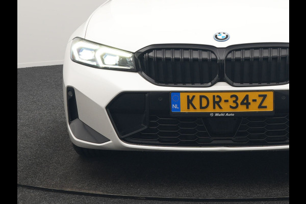 BMW 3 Serie Touring 330e M Sport PHEV 293pk Dealer O.H. NIEUW MODEL | Adaptive Cruise | Head Up | Camera | Lederen Competition Stoelen Memory & Verwarmd | Sfeerverlichting | Stuur Verwarmd | Keyless | Blis | Apple Carplay | Plug In Hybrid |