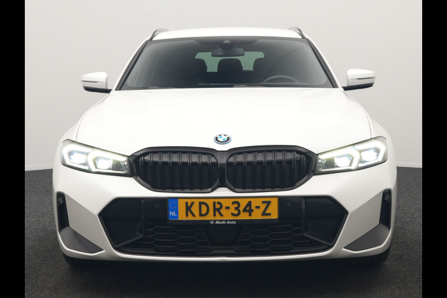 BMW 3 Serie Touring 330e M Sport PHEV 293pk Dealer O.H. NIEUW MODEL | Adaptive Cruise | Head Up | Camera | Lederen Competition Stoelen Memory & Verwarmd | Sfeerverlichting | Stuur Verwarmd | Keyless | Blis | Apple Carplay | Plug In Hybrid |