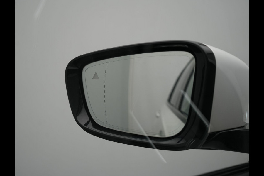 BMW 3 Serie Touring 330e M Sport PHEV 293pk Dealer O.H. NIEUW MODEL | Adaptive Cruise | Head Up | Camera | Lederen Competition Stoelen Memory & Verwarmd | Sfeerverlichting | Stuur Verwarmd | Keyless | Blis | Apple Carplay | Plug In Hybrid |