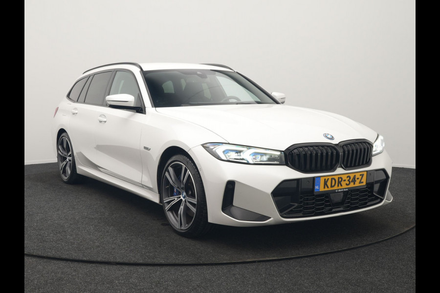 BMW 3 Serie Touring 330e M Sport PHEV 293pk Dealer O.H. NIEUW MODEL | Adaptive Cruise | Head Up | Camera | Lederen Competition Stoelen Memory & Verwarmd | Sfeerverlichting | Stuur Verwarmd | Keyless | Blis | Apple Carplay | Plug In Hybrid |