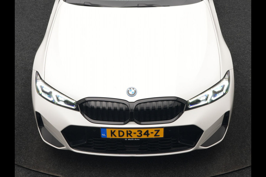 BMW 3 Serie Touring 330e M Sport PHEV 293pk Dealer O.H. NIEUW MODEL | Adaptive Cruise | Head Up | Camera | Lederen Competition Stoelen Memory & Verwarmd | Sfeerverlichting | Stuur Verwarmd | Keyless | Blis | Apple Carplay | Plug In Hybrid |