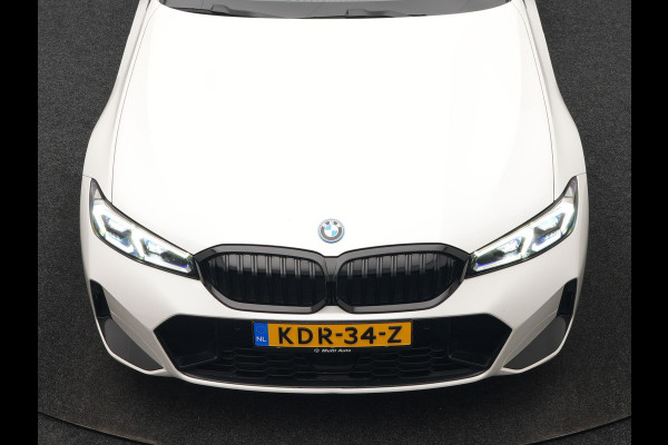 BMW 3 Serie Touring 330e M Sport PHEV 293pk Dealer O.H. NIEUW MODEL | Adaptive Cruise | Head Up | Camera | Lederen Competition Stoelen Memory & Verwarmd | Sfeerverlichting | Stuur Verwarmd | Keyless | Blis | Apple Carplay | Plug In Hybrid |