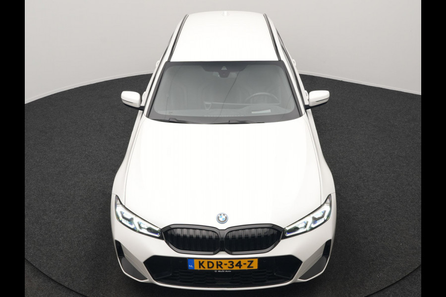 BMW 3 Serie Touring 330e M Sport PHEV 293pk Dealer O.H. NIEUW MODEL | Adaptive Cruise | Head Up | Camera | Lederen Competition Stoelen Memory & Verwarmd | Sfeerverlichting | Stuur Verwarmd | Keyless | Blis | Apple Carplay | Plug In Hybrid |