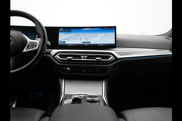 BMW 3 Serie Touring 330e M Sport PHEV 293pk Dealer O.H. NIEUW MODEL | Adaptive Cruise | Head Up | Camera | Lederen Competition Stoelen Memory & Verwarmd | Sfeerverlichting | Stuur Verwarmd | Keyless | Blis | Apple Carplay | Plug In Hybrid |