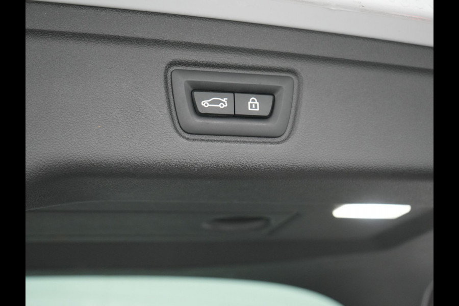 BMW 3 Serie Touring 330e M Sport PHEV 293pk Dealer O.H. NIEUW MODEL | Adaptive Cruise | Head Up | Camera | Lederen Competition Stoelen Memory & Verwarmd | Sfeerverlichting | Stuur Verwarmd | Keyless | Blis | Apple Carplay | Plug In Hybrid |