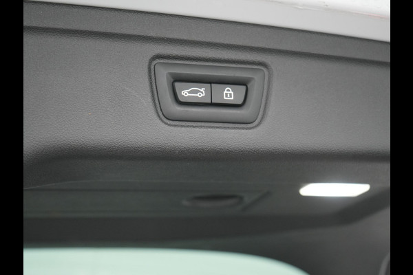 BMW 3 Serie Touring 330e M Sport PHEV 293pk Dealer O.H. NIEUW MODEL | Adaptive Cruise | Head Up | Camera | Lederen Competition Stoelen Memory & Verwarmd | Sfeerverlichting | Stuur Verwarmd | Keyless | Blis | Apple Carplay | Plug In Hybrid |