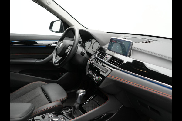 BMW X1 xDrive25e Sportline PHEV 221pk Dealer O.H | Trekhaak Afn. | Camera | Sportstoelen & Stuur Verwarmd | BMW LED | Hifi Audio | Navigatie | DAB | 18" L.M | Plug In Hybrid |