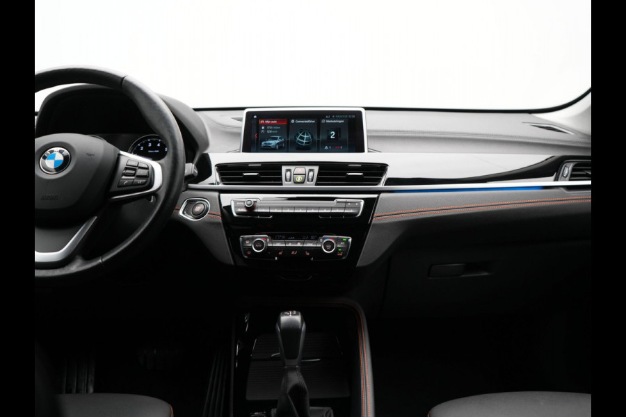 BMW X1 xDrive25e Sportline PHEV 221pk Dealer O.H | Trekhaak Afn. | Camera | Sportstoelen & Stuur Verwarmd | BMW LED | Hifi Audio | Navigatie | DAB | 18" L.M | Plug In Hybrid |