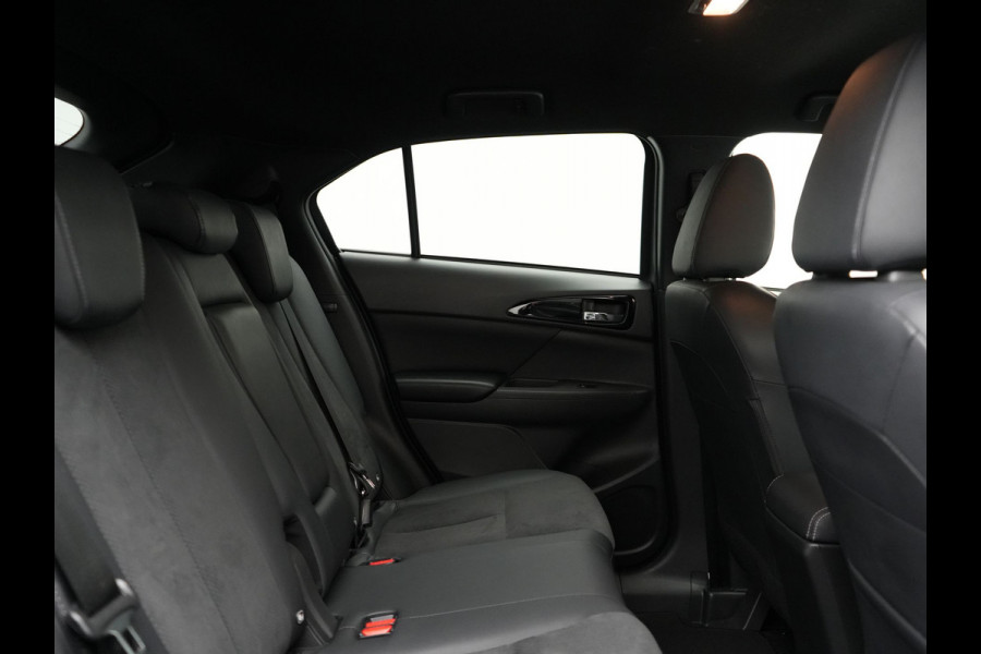 Mitsubishi Eclipse Cross 2.4 Intense PHEV 188pk Dealer O.H. | Camera | Keyless | Alcantara Sportstoelen Verwarmd | Apple Carplay | Cruise Control | Navigatie | DAB | Plug In Hybrid |
