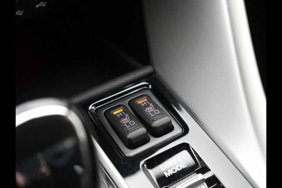 Mitsubishi Eclipse Cross 2.4 Intense PHEV 188pk Dealer O.H. | Camera | Keyless | Alcantara Sportstoelen Verwarmd | Apple Carplay | Cruise Control | Navigatie | DAB | Plug In Hybrid |