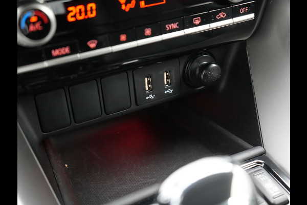 Mitsubishi Eclipse Cross 2.4 Intense PHEV 188pk Dealer O.H. | Camera | Keyless | Alcantara Sportstoelen Verwarmd | Apple Carplay | Cruise Control | Navigatie | DAB | Plug In Hybrid |