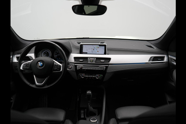 BMW X1 xDrive25e Sportline PHEV 221pk Dealer O.H. | Trekhaak Afn. | Camera | Adaptive LED | Hifi Sound | Sportstoelen Verwarmd | Sfeerverlichting | Apple Carplay | Navigatie | DAB | Cruise Control | Plug In Hybrid |