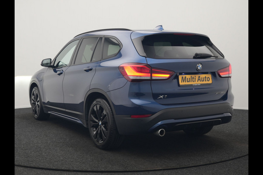 BMW X1 xDrive25e Sportline PHEV 221pk Dealer O.H. | Trekhaak Afn. | Camera | Adaptive LED | Hifi Sound | Sportstoelen Verwarmd | Sfeerverlichting | Apple Carplay | Navigatie | DAB | Cruise Control | Plug In Hybrid |