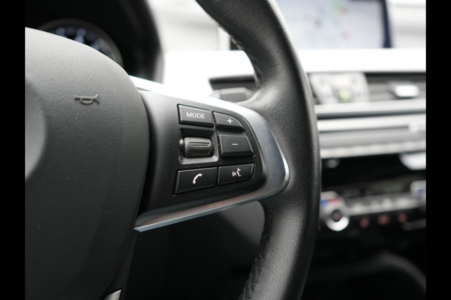 BMW X1 xDrive25e Sportline PHEV 221pk Dealer O.H. | Trekhaak Afn. | Camera | Adaptive LED | Hifi Sound | Sportstoelen Verwarmd | Sfeerverlichting | Apple Carplay | Navigatie | DAB | Cruise Control | Plug In Hybrid |