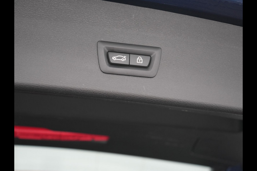 BMW X1 xDrive25e Sportline PHEV 221pk Dealer O.H. | Trekhaak Afn. | Camera | Adaptive LED | Hifi Sound | Sportstoelen Verwarmd | Sfeerverlichting | Apple Carplay | Navigatie | DAB | Cruise Control | Plug In Hybrid |