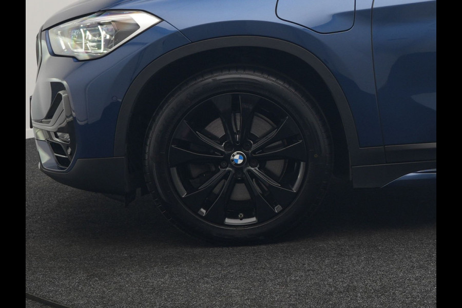 BMW X1 xDrive25e Sportline PHEV 221pk Dealer O.H. | Trekhaak Afn. | Camera | Adaptive LED | Hifi Sound | Sportstoelen Verwarmd | Sfeerverlichting | Apple Carplay | Navigatie | DAB | Cruise Control | Plug In Hybrid |
