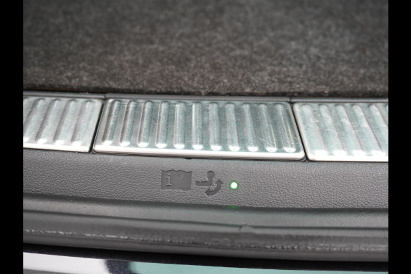 Škoda Superb Combi 1.4 TSI iV Sportline Business PHEV 218pk Dealer O.H | Trekhaak af Fabriek | Adaptive Cruise | 360 Camera | Alcantara Sportstoelen Memory & Verwarmd | 19"L.M | Keyless | Crystal LED | Plug In Hybrid |