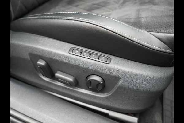 Škoda Superb Combi 1.4 TSI iV Sportline Business PHEV 218pk Dealer O.H | Trekhaak af Fabriek | Adaptive Cruise | 360 Camera | Alcantara Sportstoelen Memory & Verwarmd | 19"L.M | Keyless | Crystal LED | Plug In Hybrid |