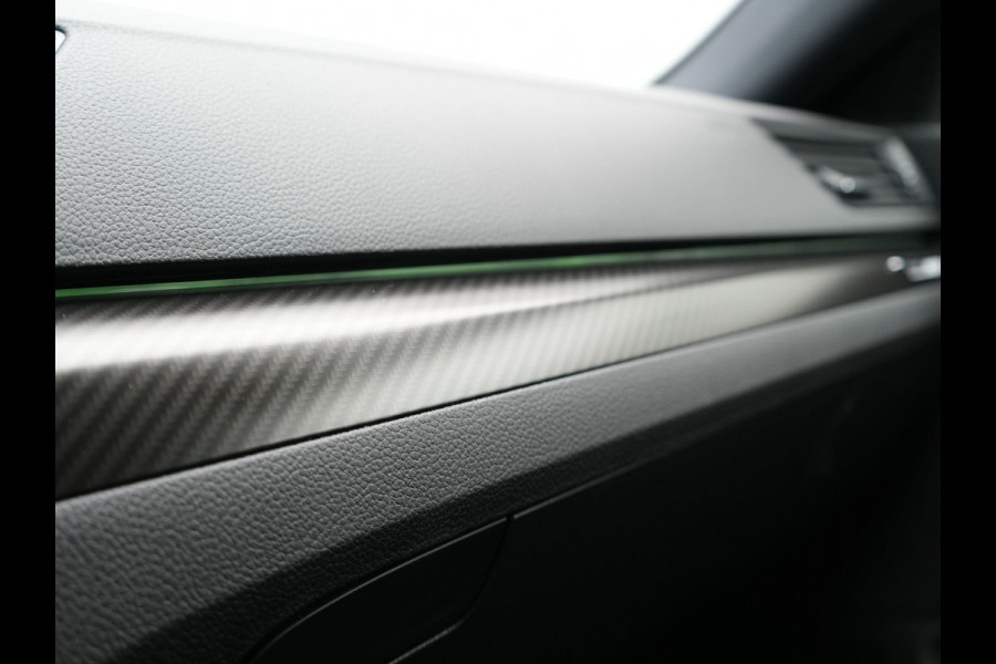 Škoda Superb Combi 1.4 TSI iV Sportline Business PHEV 218pk Dealer O.H | Trekhaak af Fabriek | Adaptive Cruise | 360 Camera | Alcantara Sportstoelen Memory & Verwarmd | 19"L.M | Keyless | Crystal LED | Plug In Hybrid |