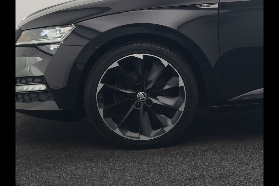 Škoda Superb Combi 1.4 TSI iV Sportline Business PHEV 218pk Dealer O.H | Trekhaak af Fabriek | Adaptive Cruise | 360 Camera | Alcantara Sportstoelen Memory & Verwarmd | 19"L.M | Keyless | Crystal LED | Plug In Hybrid |