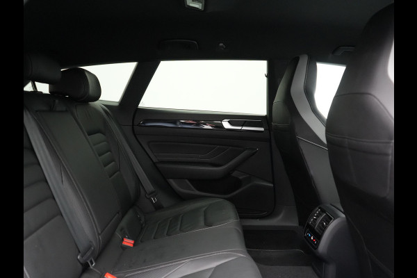 Volkswagen Arteon Shooting Brake 1.4 TSI eHybrid R-Line PHEV 218pk Dealer O.H. | Trekhaak Af Fabriek | Adaptive Cruise | Lederen Sportstoelen Memory & Massage | Keyless | Apple Carplay | Stoelverwarming | Navigatie | DAB | Plug In Hybrid |