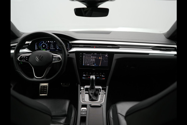 Volkswagen Arteon Shooting Brake 1.4 TSI eHybrid R-Line PHEV 218pk Dealer O.H. | Trekhaak Af Fabriek | Adaptive Cruise | Lederen Sportstoelen Memory & Massage | Keyless | Apple Carplay | Stoelverwarming | Navigatie | DAB | Plug In Hybrid |