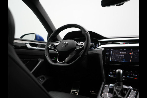 Volkswagen Arteon Shooting Brake 1.4 TSI eHybrid R-Line PHEV 218pk Dealer O.H. | Trekhaak Af Fabriek | Adaptive Cruise | Lederen Sportstoelen Memory & Massage | Keyless | Apple Carplay | Stoelverwarming | Navigatie | DAB | Plug In Hybrid |