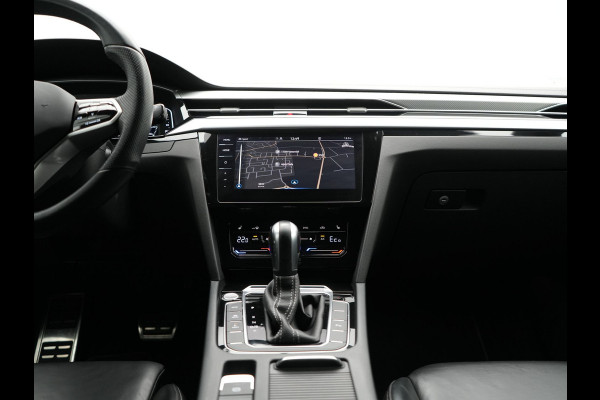 Volkswagen Arteon Shooting Brake 1.4 TSI eHybrid R-Line PHEV 218pk Dealer O.H. | Trekhaak Af Fabriek | Adaptive Cruise | Lederen Sportstoelen Memory & Massage | Keyless | Apple Carplay | Stoelverwarming | Navigatie | DAB | Plug In Hybrid |