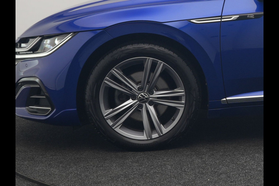 Volkswagen Arteon Shooting Brake 1.4 TSI eHybrid R-Line PHEV 218pk Dealer O.H. | Trekhaak Af Fabriek | Adaptive Cruise | Lederen Sportstoelen Memory & Massage | Keyless | Apple Carplay | Stoelverwarming | Navigatie | DAB | Plug In Hybrid |
