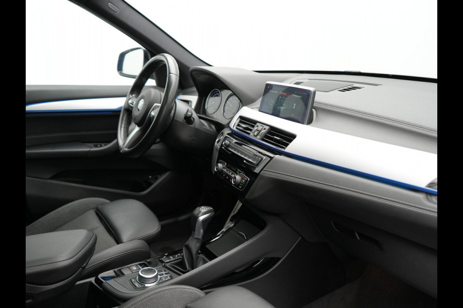 BMW X1 xDrive25e M Sport PHEV 221pk Dealer O.H | Trekhaak Afn. | Panodak | Camera | Sportstoelen & Sportstuur Verwarmd | Hifi Audio | Cruise Control | Sfeerverlichting | Navigatie | DAB | 19"L.M | Plug In Hybrid |