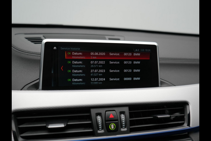 BMW X1 xDrive25e M Sport PHEV 221pk Dealer O.H | Trekhaak Afn. | Panodak | Camera | Sportstoelen & Sportstuur Verwarmd | Hifi Audio | Cruise Control | Sfeerverlichting | Navigatie | DAB | 19"L.M | Plug In Hybrid |