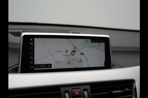 BMW X1 xDrive25e M Sport PHEV 221pk Dealer O.H | Trekhaak Afn. | Panodak | Camera | Sportstoelen & Sportstuur Verwarmd | Hifi Audio | Cruise Control | Sfeerverlichting | Navigatie | DAB | 19"L.M | Plug In Hybrid |