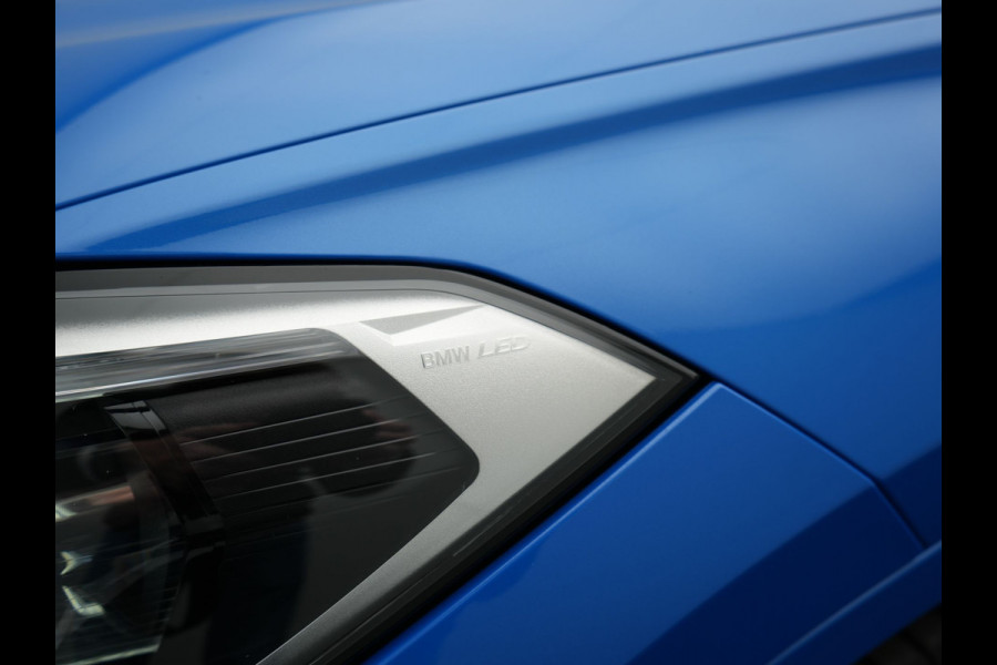 BMW X1 xDrive25e M Sport PHEV 221pk Dealer O.H | Trekhaak Afn. | Panodak | Camera | Sportstoelen & Sportstuur Verwarmd | Hifi Audio | Cruise Control | Sfeerverlichting | Navigatie | DAB | 19"L.M | Plug In Hybrid |