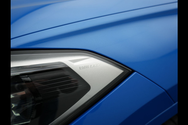 BMW X1 xDrive25e M Sport PHEV 221pk Dealer O.H | Trekhaak Afn. | Panodak | Camera | Sportstoelen & Sportstuur Verwarmd | Hifi Audio | Cruise Control | Sfeerverlichting | Navigatie | DAB | 19"L.M | Plug In Hybrid |