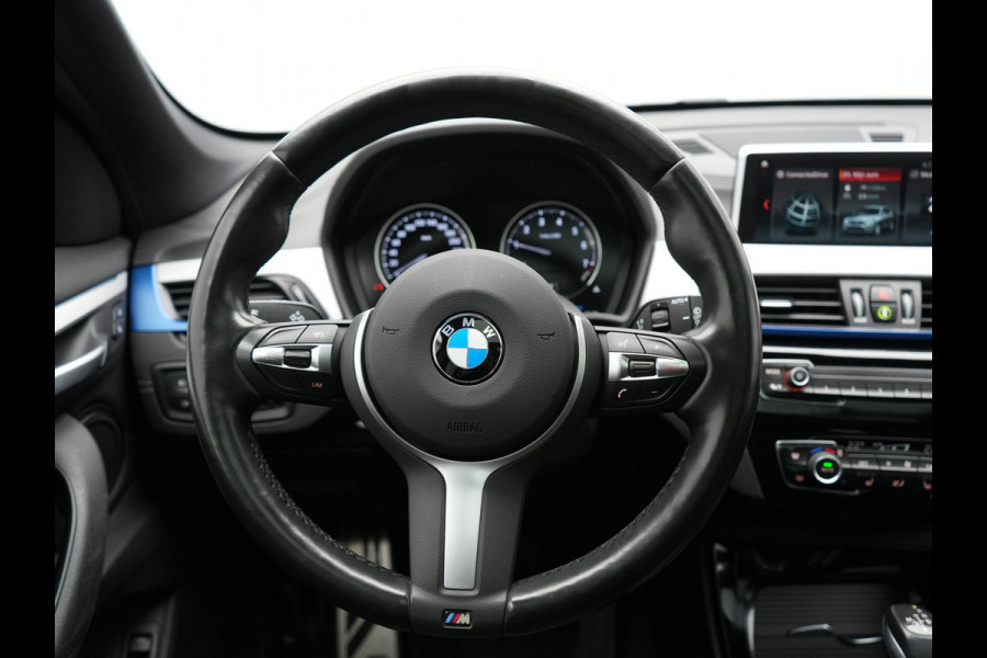 BMW X1 xDrive25e M Sport PHEV 221pk Dealer O.H | Trekhaak Afn. | Panodak | Camera | Sportstoelen & Sportstuur Verwarmd | Hifi Audio | Cruise Control | Sfeerverlichting | Navigatie | DAB | 19"L.M | Plug In Hybrid |