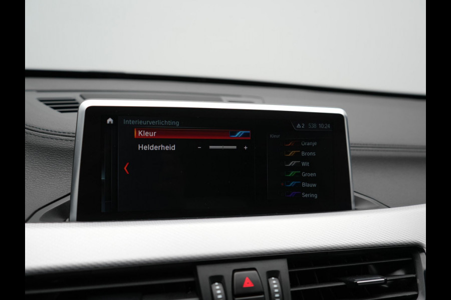 BMW X1 xDrive25e M Sport PHEV 221pk Dealer O.H | Trekhaak Afn. | Panodak | Camera | Sportstoelen & Sportstuur Verwarmd | Hifi Audio | Cruise Control | Sfeerverlichting | Navigatie | DAB | 19"L.M | Plug In Hybrid |